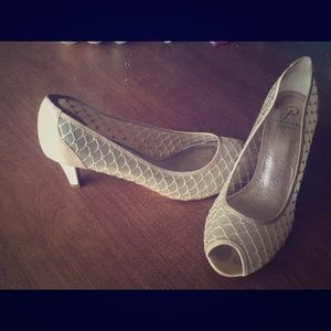 Adrianna Pappel peep toe heels